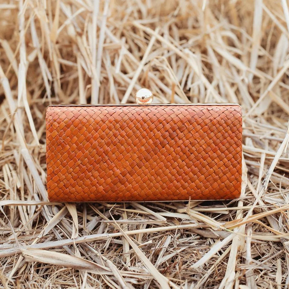Kotta Karang Handwoven Straw Clutch